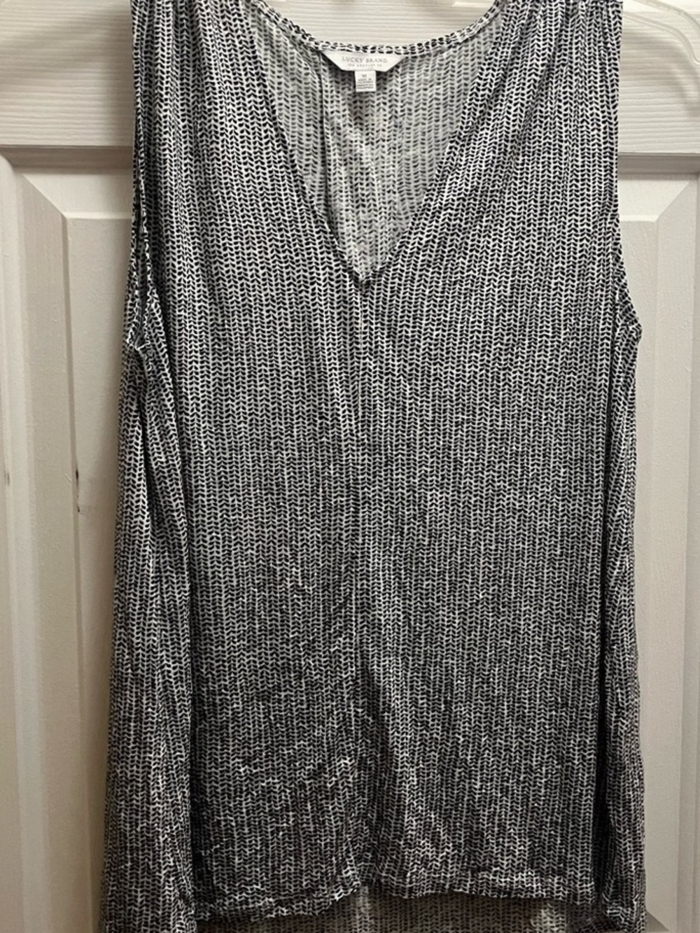 Black & White V-Neck Sleeveless Tank Top